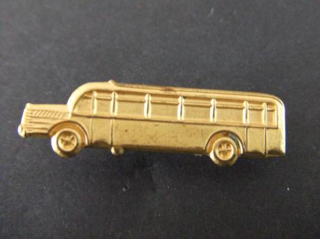 Oude autobus DDR goudkleurige